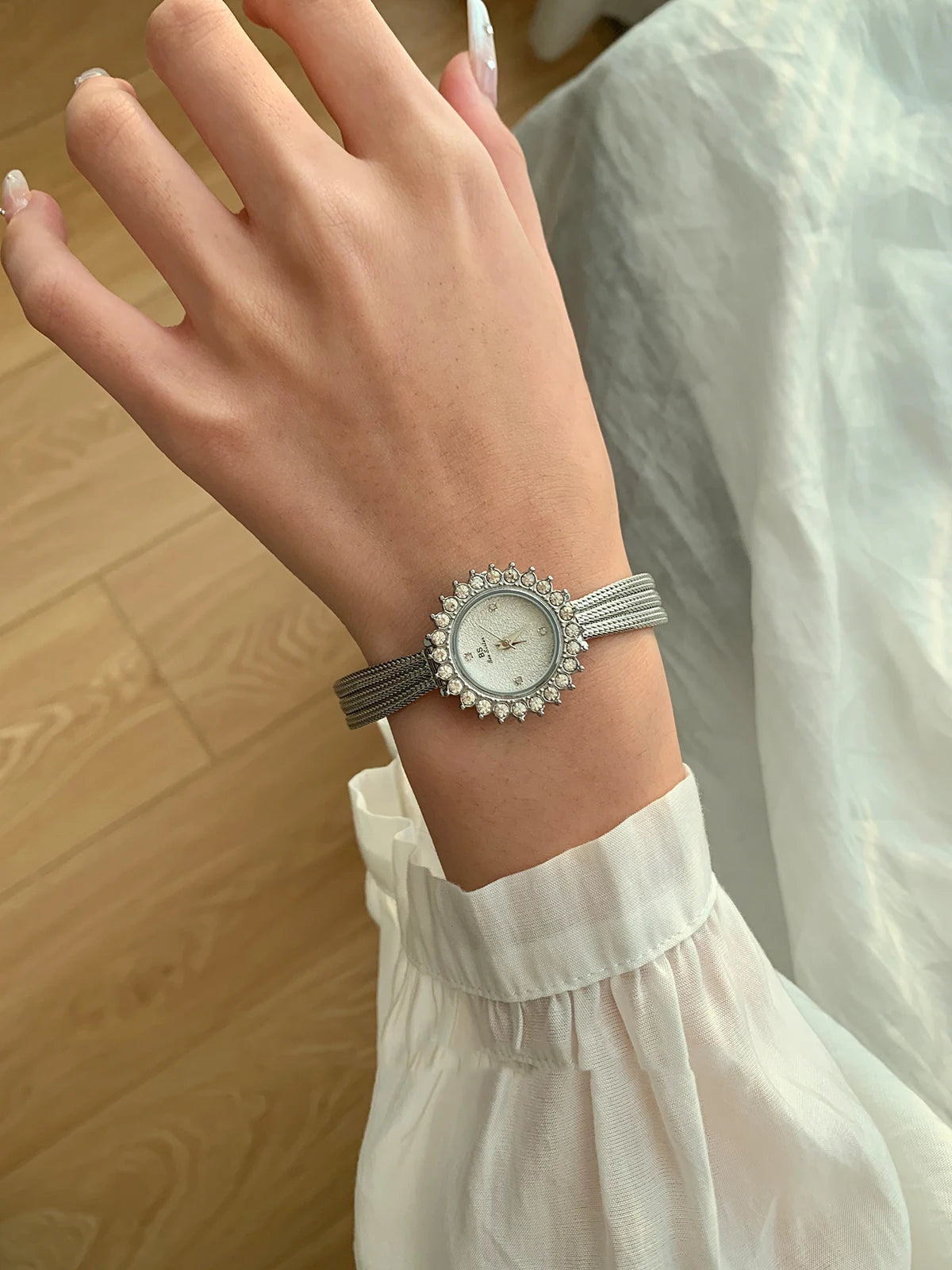 2025 Luxury Elegant Women's Watches Sunflower Diamond Unique Strap  Ladies' Watch Luxury Gift Clock Wristwatches
