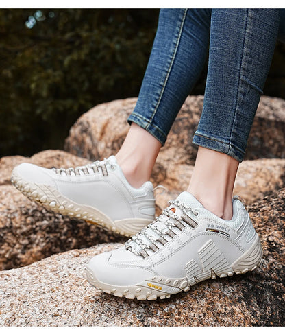Mountaineering Shoes Men's Genuine Leather Outdoor Sports Anti-Slip Mountaineering Hiking Shoes Breathable Tourism Shoes