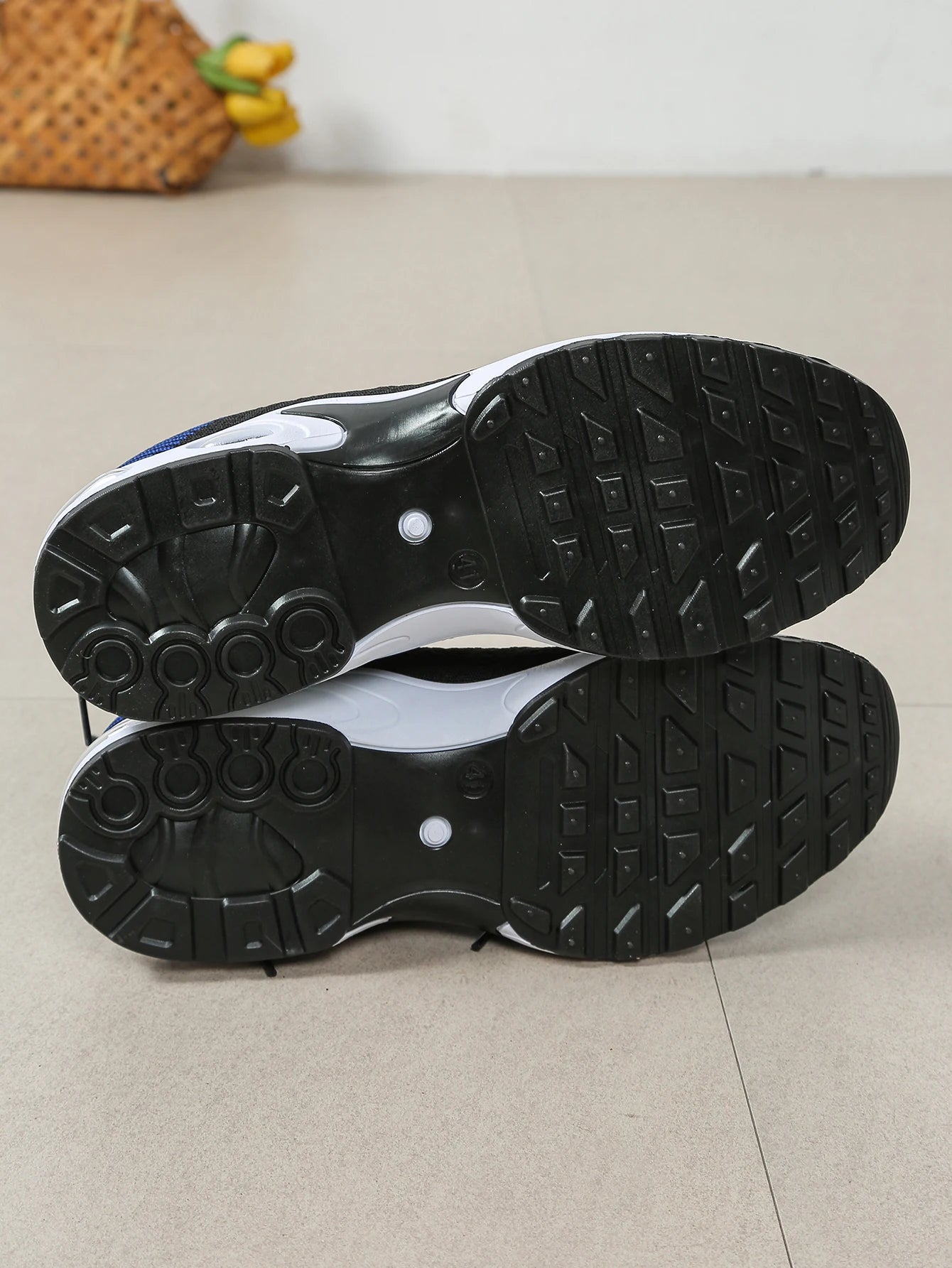 Men's shoes Fashion Super Breathable Lace-Up Running Shoes - Non-slip, durable and pillow comfort - Men's Fashion Sneakers