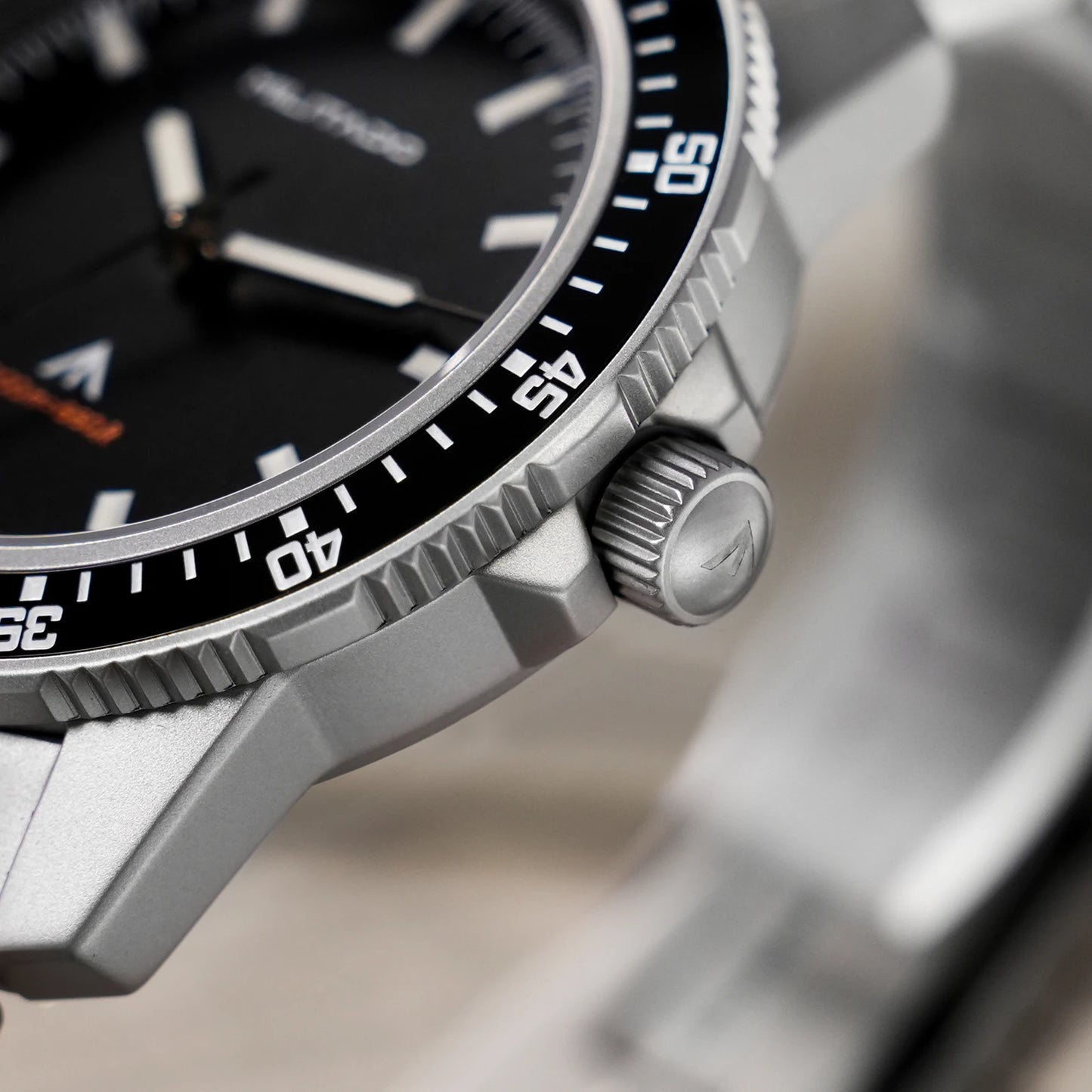 MILITADO  ML25 Quartz Dive Watch VH31 Sweep Second Sapphire Crystal 200M Waterproof BGW9 Lume Ceramic Bezel Men Watch