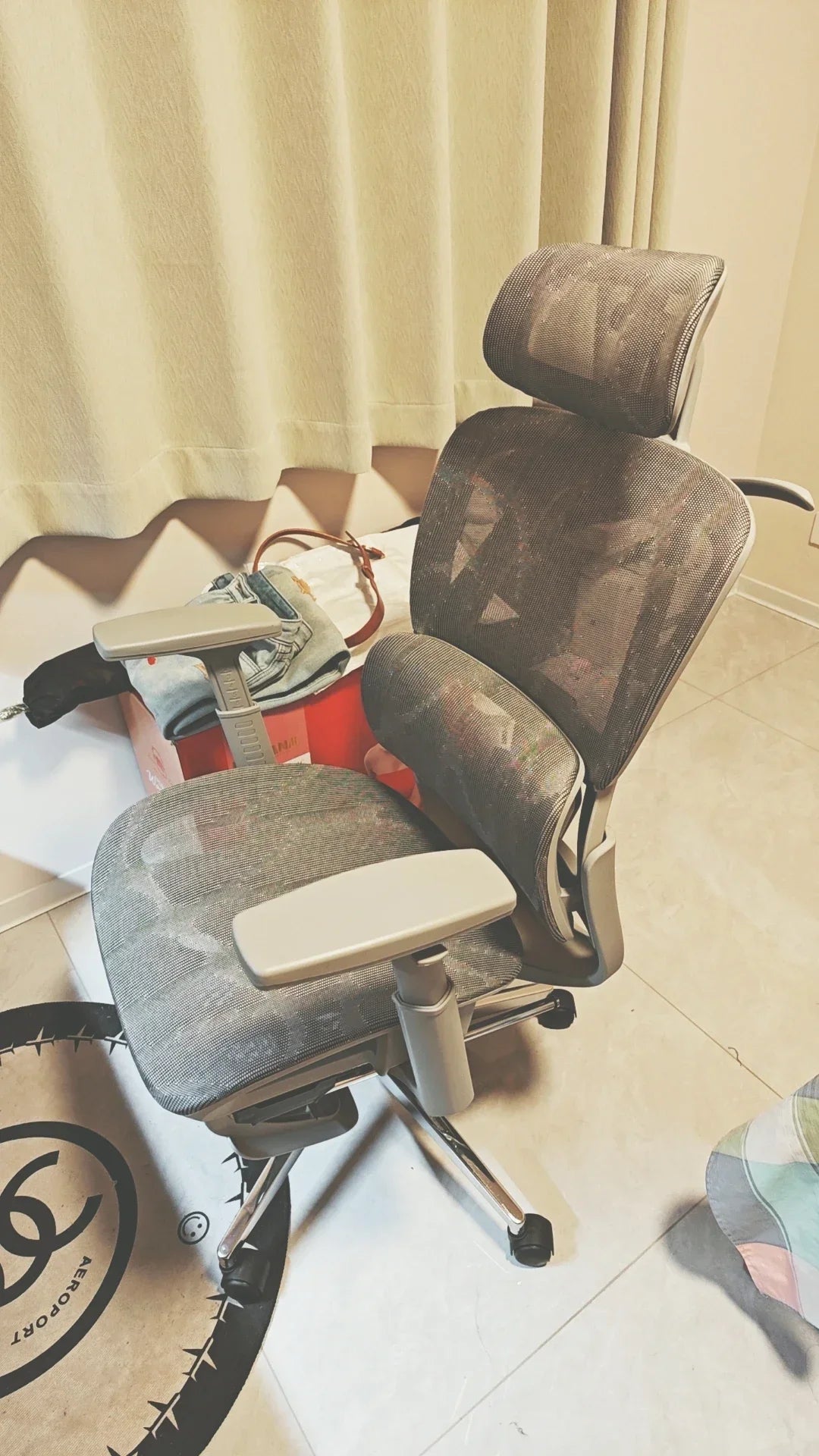 Office Chair Gaming Desk Ergonomic Computer Adjustable Armrests 3D Headrest Chair Lift Chair Back Can Tilt Back with Foot Pedals