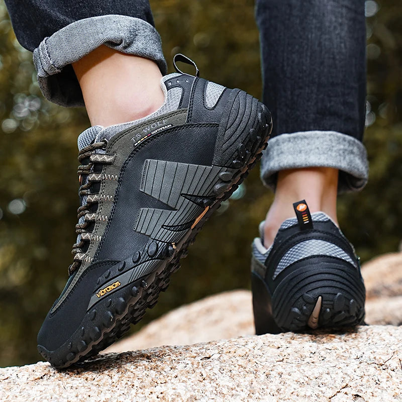 Mountaineering Shoes Men's Genuine Leather Outdoor Sports Anti-Slip Mountaineering Hiking Shoes Breathable Tourism Shoes