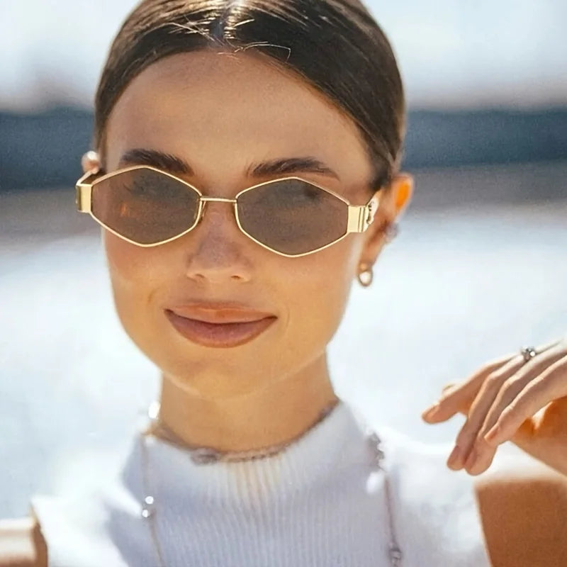 Ochelari de soare hexagonali la modă pentru femei, cu ramă retro aurie, pentru plajă, vacanță, călătorii și condus