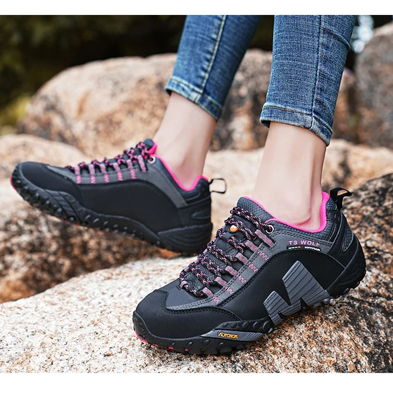 Mountaineering Shoes Men's Genuine Leather Outdoor Sports Anti-Slip Mountaineering Hiking Shoes Breathable Tourism Shoes