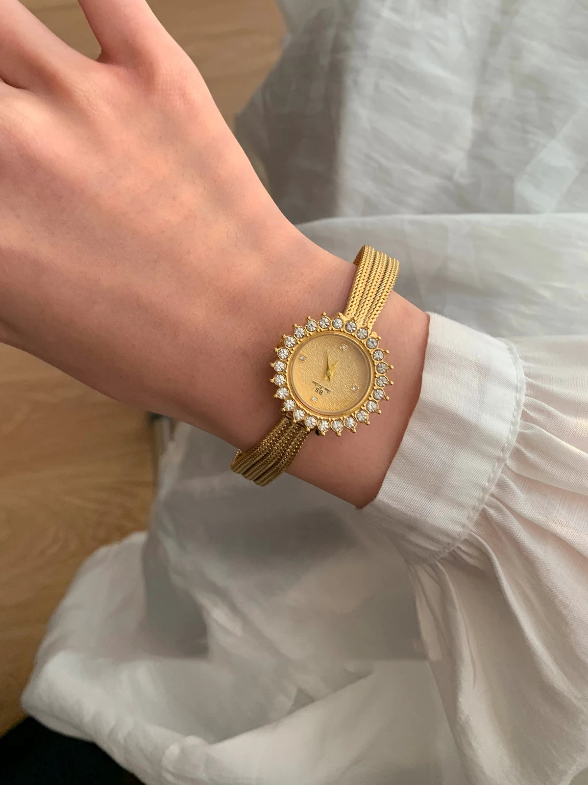 2025 Luxury Elegant Women's Watches Sunflower Diamond Unique Strap  Ladies' Watch Luxury Gift Clock Wristwatches
