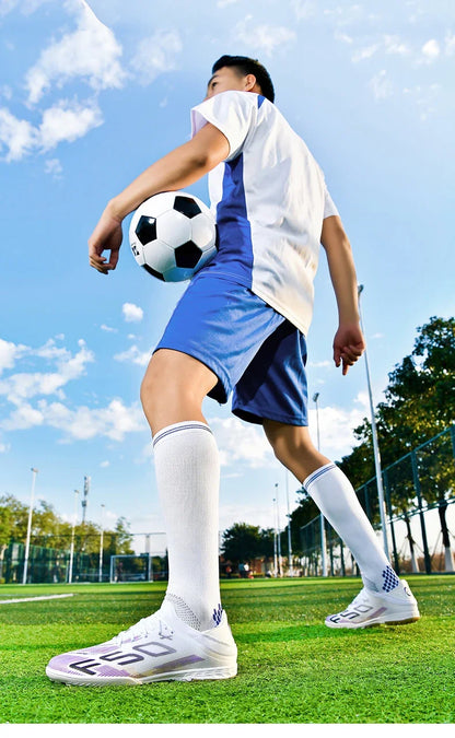 Nouvelles chaussures de football pour hommes, chaussures de futsal d'intérieur antidérapantes, crampons de match de haute qualité, chaussures de football, baskets, chaussures montantes pour terrain gazonné et extérieur