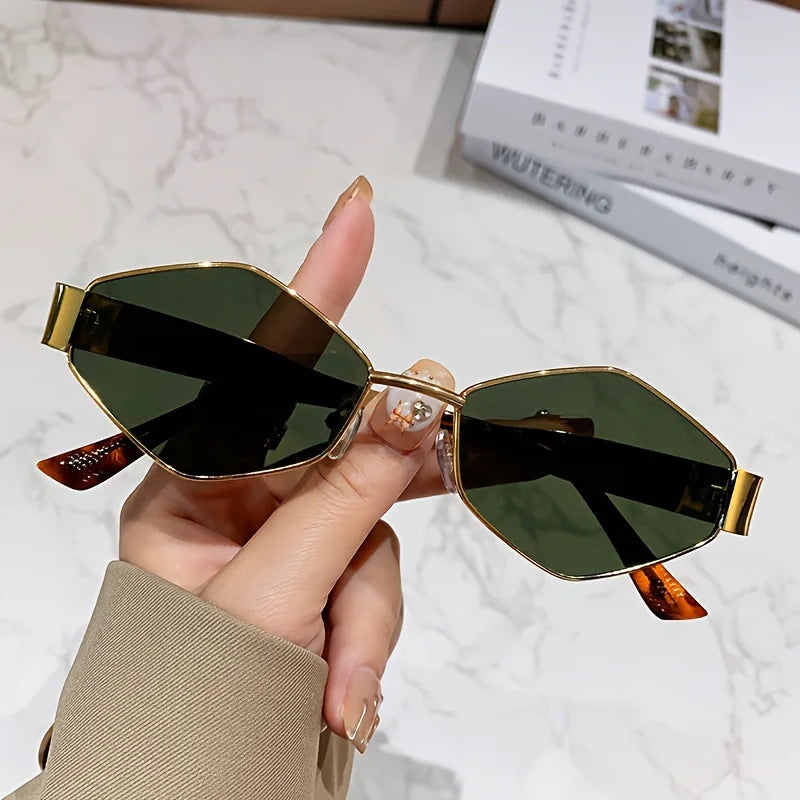 Ochelari de soare hexagonali la modă pentru femei, cu ramă retro aurie, pentru plajă, vacanță, călătorii și condus