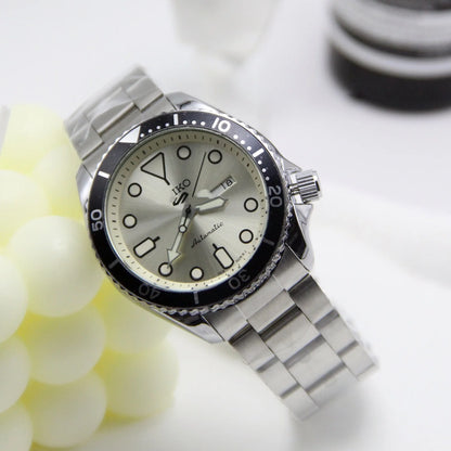 Classic Sport Automatic Diver Watch with Date Window Stainless Steel Band Sporty Diver Style Automatic Men Watch Two-Tone Bezel Stainless Steel Band Day Date Display Men's Automatic Diver Watch