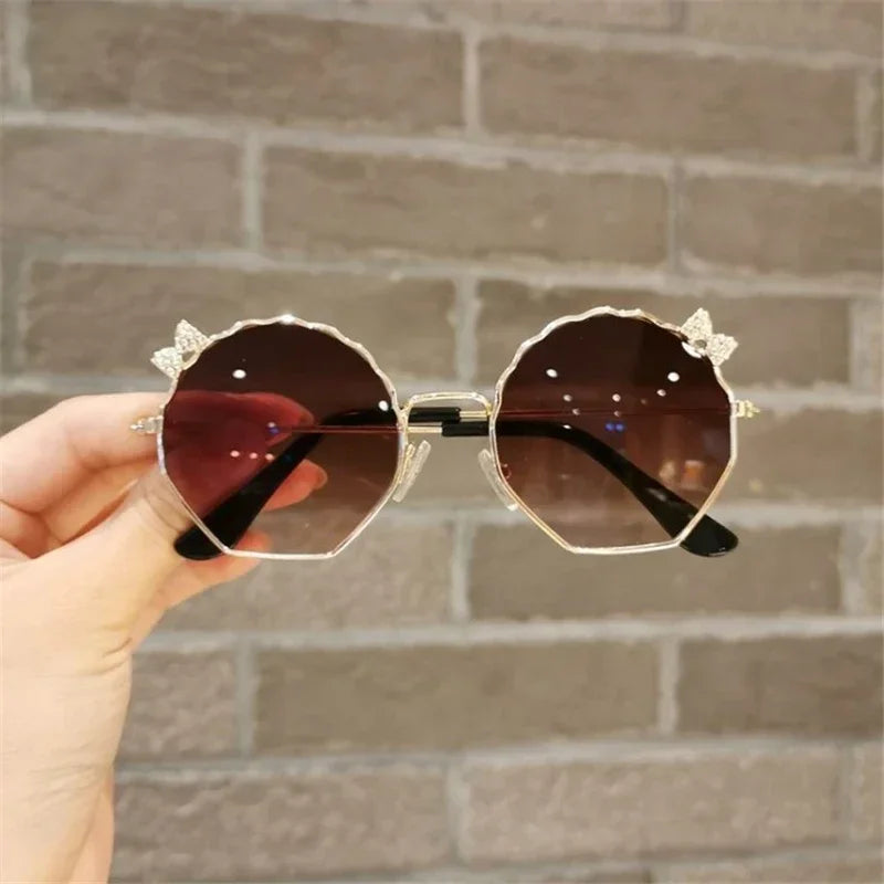 Ochelari de soare la modă pentru copii, băieți și fete, ochelari de soare anti-UV, ochelari drăguți cu fundiță pentru fetițe, ochelari în formă de scoică, ochelari cu ramă metalică