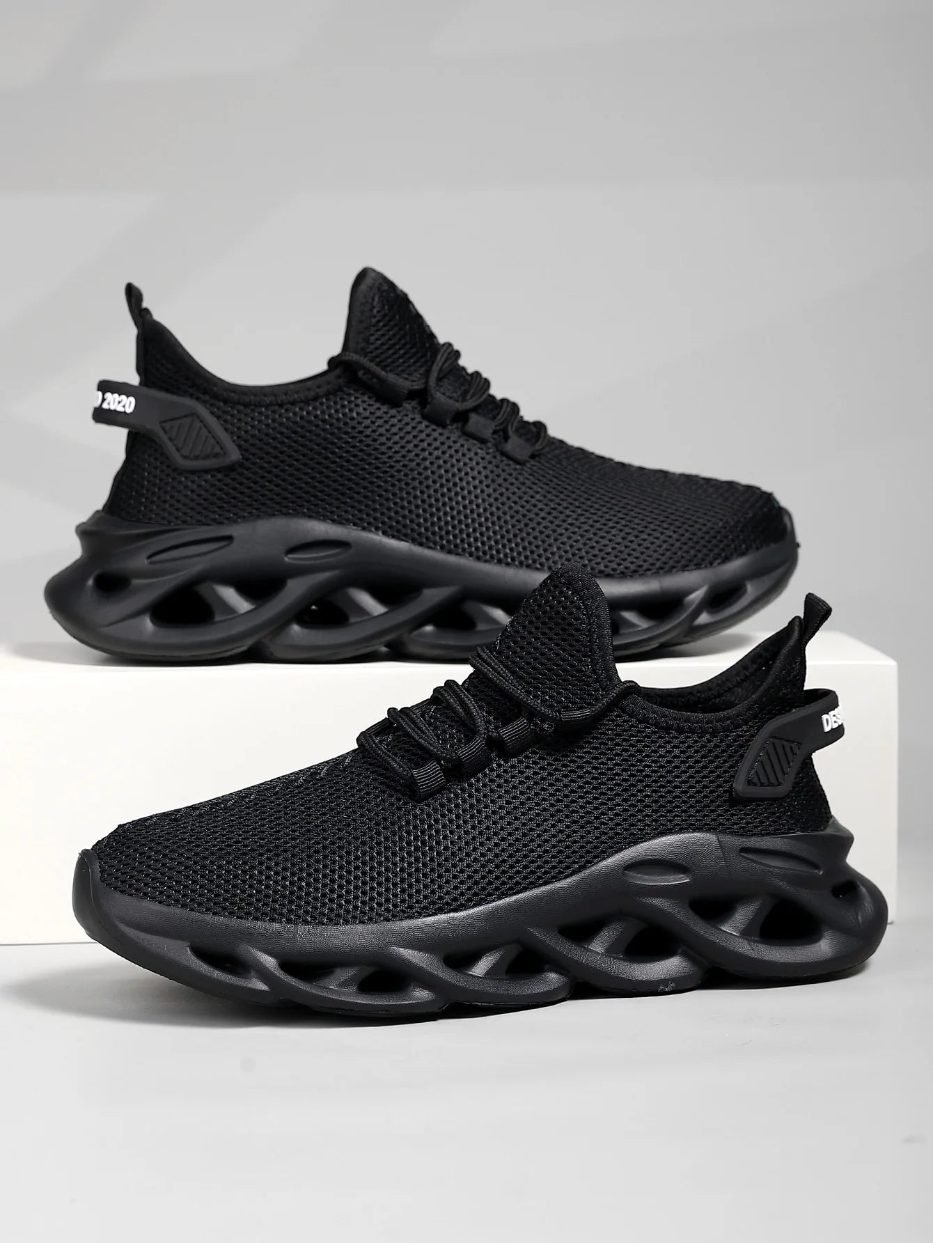 Men Casual Sport Shoes Breathable Lightweight Sneakers Outdoor Mesh Black Running Shoes Athletic Jogging Tennis Walking Shoes