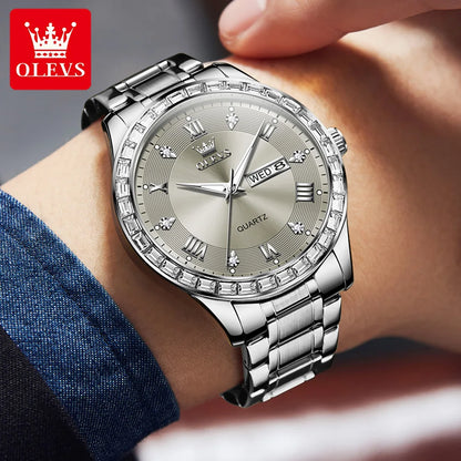 Relógio de quartzo para homem OLEVS 9906, modelo quadrado adornado com diamantes, bracelete em aço inoxidável, estanque, com calendário duplo; um relógio de pulso de luxo, original, ideal para o ambiente profissional.