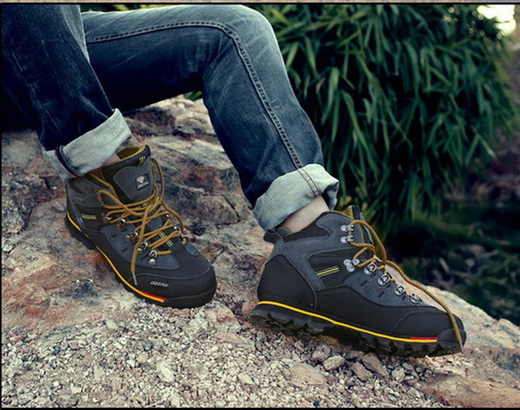 Men's Climbing Shoes, Outdoor Fashion Anti-Slip Wear-Resistant Hiking Boots, Comfortable Waterproof Snow Walking Travel Sports Shoes