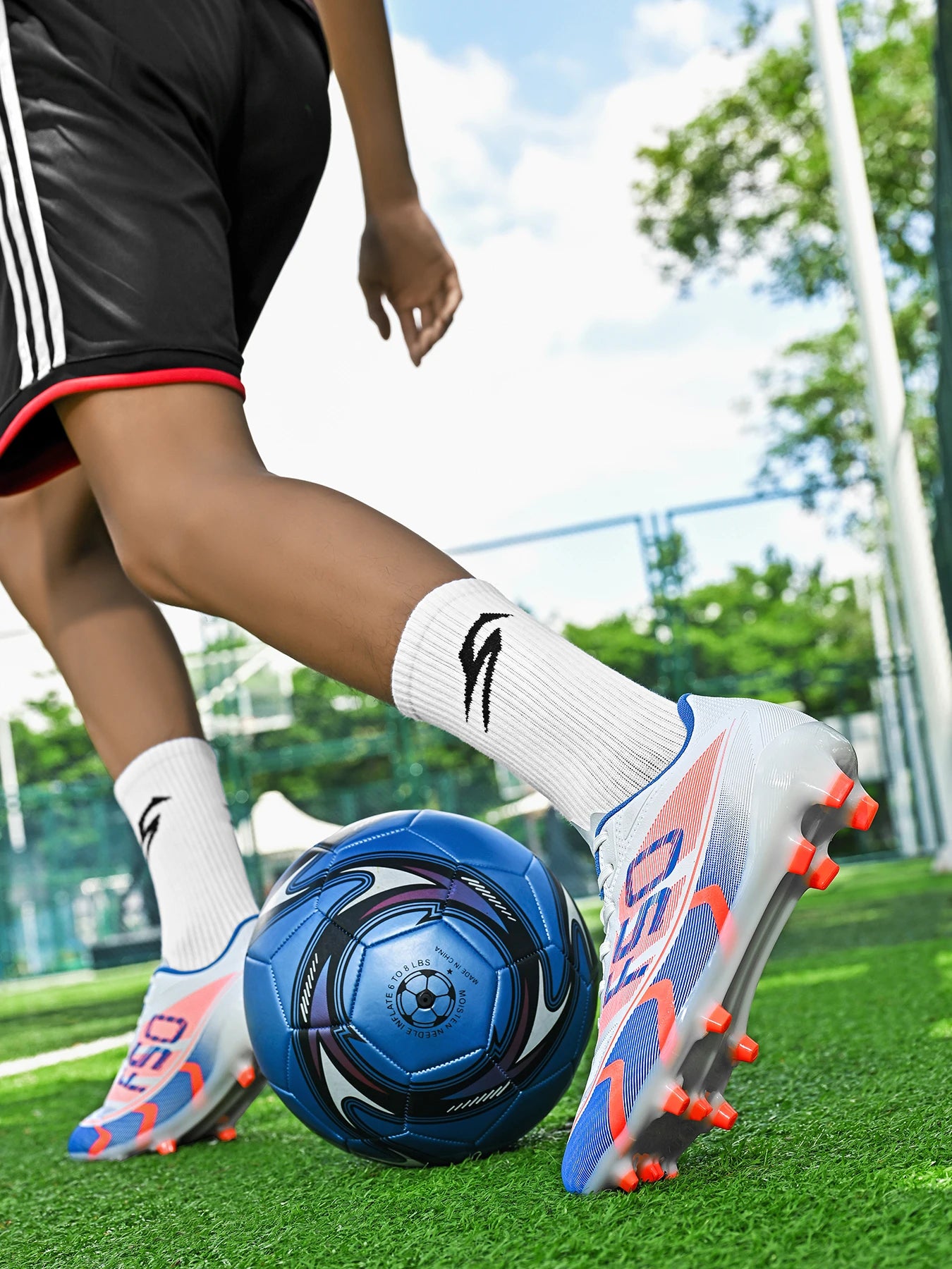 Popular low-top football boots, broken nails, TF and spikes FG unisex styles, 2 colors to choose from, breathable and non-slip