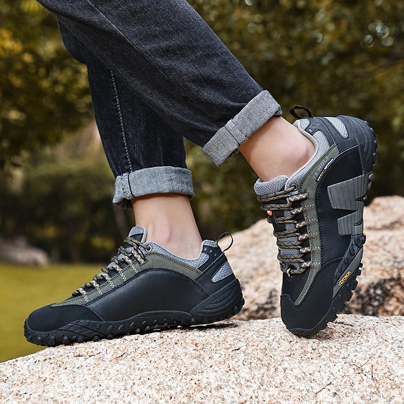 Mountaineering Shoes Men's Genuine Leather Outdoor Sports Anti-Slip Mountaineering Hiking Shoes Breathable Tourism Shoes