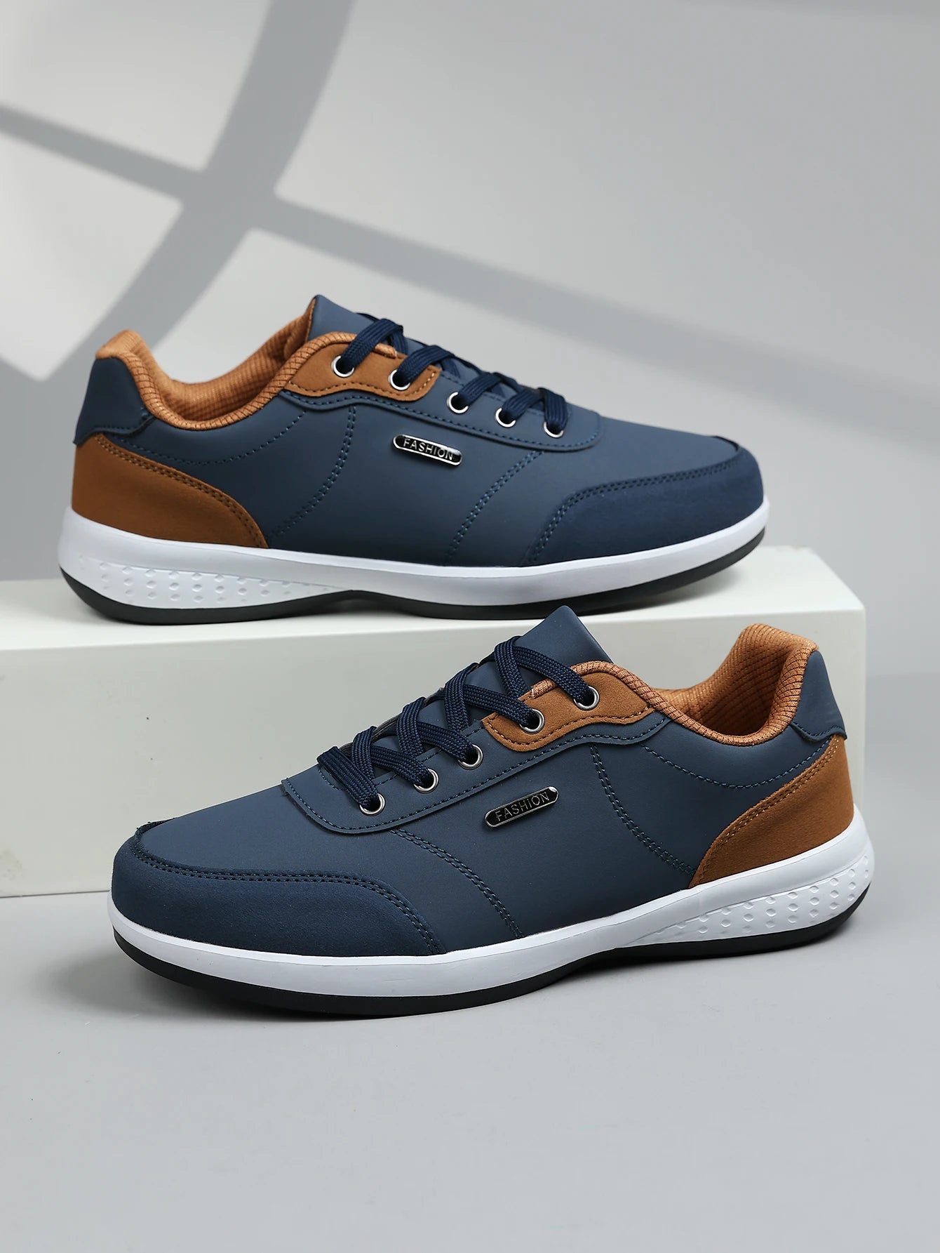 New Men's Four Seasons Waterproof Walking Shoes Casual Men Leather Sports Shoes Non-Slip Camping Shoes Shoes Men's Tennis Shoes