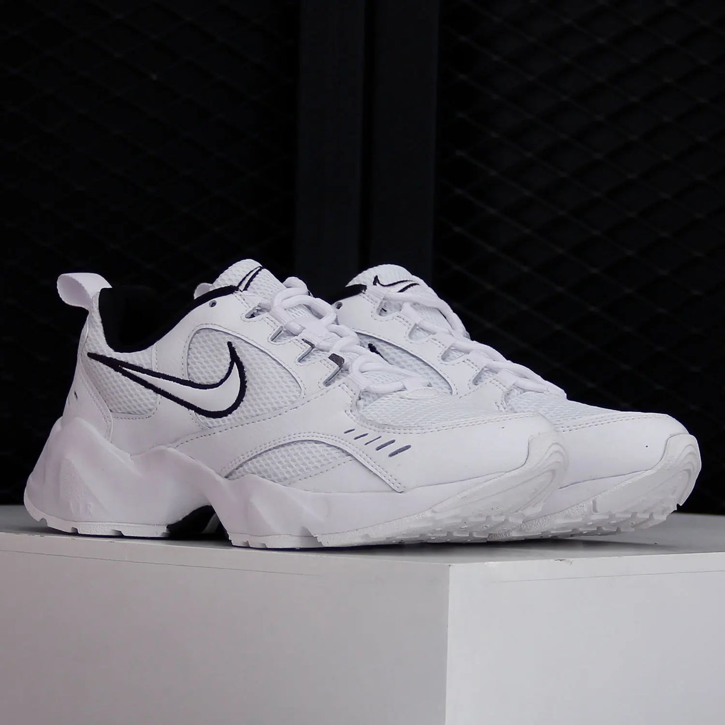 Nike Genuine Air Heights Unisex Ελαφριά Αθλητικά Παπούτσια με Αντικραδασμική Επένδυση CI0603-102