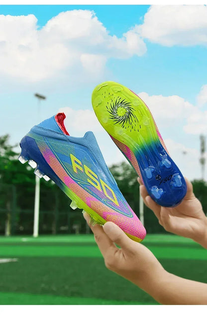 Nouvelles chaussures de football pour hommes, mi-hautes, légères, très vendues, pour l'entraînement sur herbe, antidérapantes, crampons de haute qualité pour l'extérieur.
