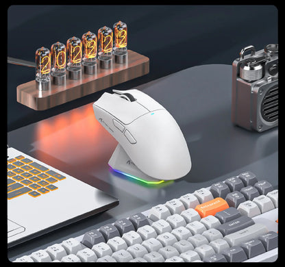 Mouse wireless Attack Shark X11&R1 Tri Mode Bluetooth con base di ricarica RGB, ergonomico e leggero, accessorio per PC gamer