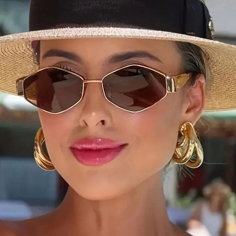 Ochelari de soare hexagonali la modă pentru femei, cu ramă retro aurie, pentru plajă, vacanță, călătorii și condus