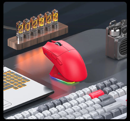 Mouse wireless Attack Shark X11&R1 Tri Mode Bluetooth con base di ricarica RGB, ergonomico e leggero, accessorio per PC gamer