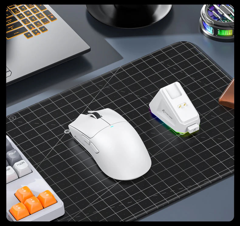 Mouse wireless Attack Shark X11&R1 Tri Mode Bluetooth con base di ricarica RGB, ergonomico e leggero, accessorio per PC gamer