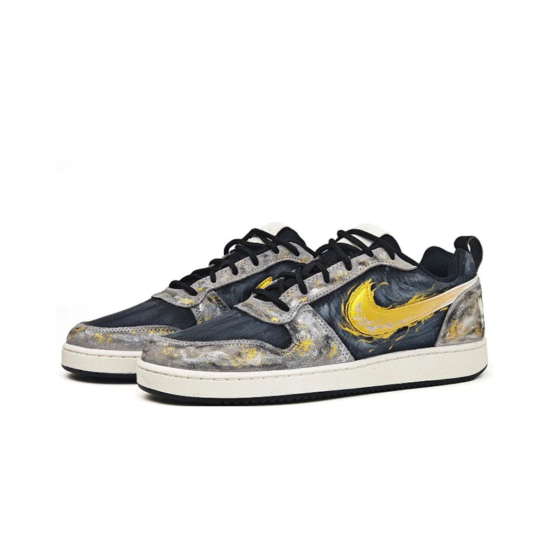 Prilagođene Nike Court Borough Custom "Black Gold Tarot & Apollo" niske muške tenisice