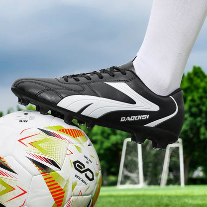Men Soccer Shoes Breathable Football Boots Futsal Ultralight Professional Training Sneakers Unisex Grass Cleats Match Sport