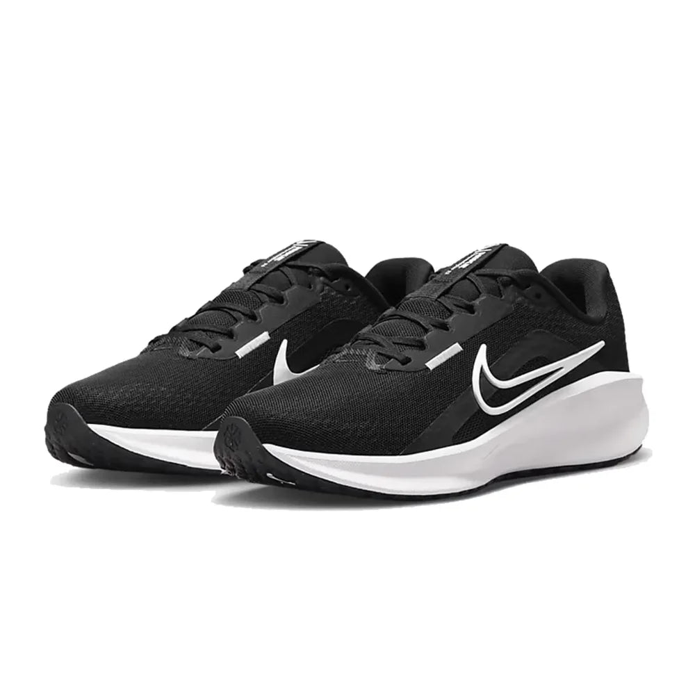 Nike DOWNSHIFTER 13 – Bequeme, atmungsaktive Low-Top-Freizeit- und City-Laufschuhe für Damen, schwarz/weiß, FD6476-001