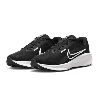 Nike DOWNSHIFTER 13 – Bequeme, atmungsaktive Low-Top-Freizeit- und City-Laufschuhe für Damen, schwarz/weiß, FD6476-001
