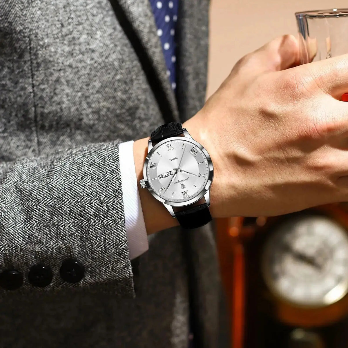 Trendige Herrenuhr von POEDAGAR, Lederarmband, Datums- und Wochentagsanzeige, luxuriöse Quarzuhr, wasserdicht, leuchtend, lässiger Business-Stil.