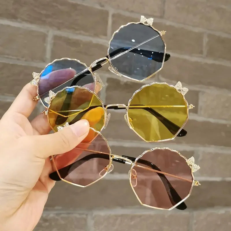Ochelari de soare la modă pentru copii, băieți și fete, ochelari de soare anti-UV, ochelari drăguți cu fundiță pentru fetițe, ochelari în formă de scoică, ochelari cu ramă metalică