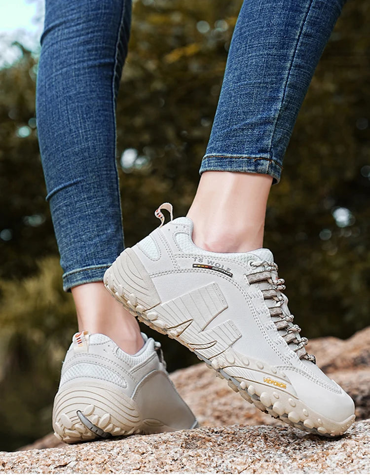 Mountaineering Shoes Men's Genuine Leather Outdoor Sports Anti-Slip Mountaineering Hiking Shoes Breathable Tourism Shoes