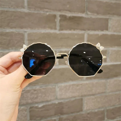 Ochelari de soare la modă pentru copii, băieți și fete, ochelari de soare anti-UV, ochelari drăguți cu fundiță pentru fetițe, ochelari în formă de scoică, ochelari cu ramă metalică