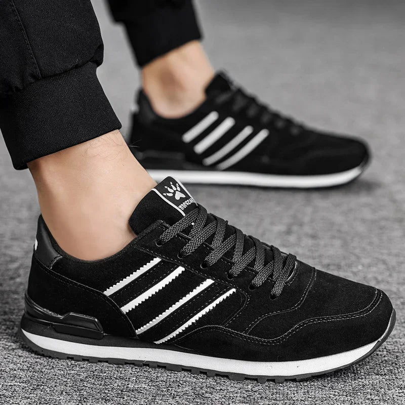 Sapatilhas de Homem 2025 Novas de Alta Qualidade em Pele, Sapatos Casuais Respiráveis de Outono, Sapatos Rasos Casuais Masculinos