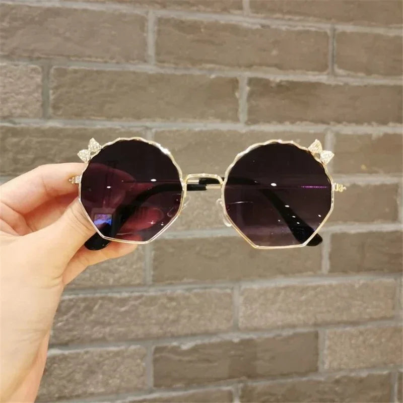 Ochelari de soare la modă pentru copii, băieți și fete, ochelari de soare anti-UV, ochelari drăguți cu fundiță pentru fetițe, ochelari în formă de scoică, ochelari cu ramă metalică